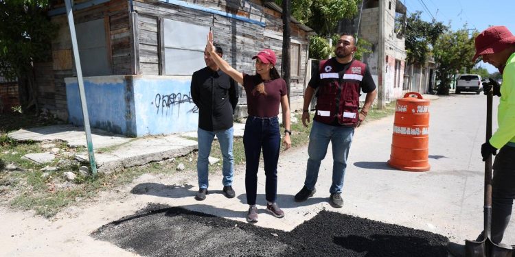 Ana Paty Peralta, supervisó los trabajos de atención de un reporte generado a través de ChatCun,