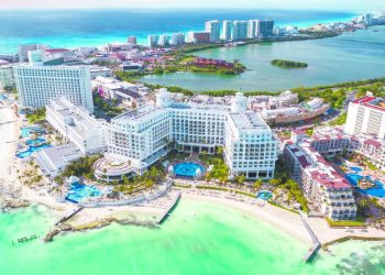 Cancún celebra 56 años como capital turística de México