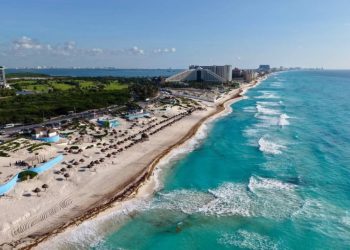 Playas de Cancún reportan bajo nivel de sargazo en 2025