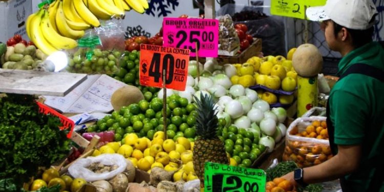 PIB de México cae más de lo previsto: retrocede 0.8% en el primer trimestre
