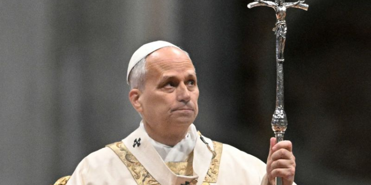 Vía Crucis Coliseo Roma: Tradición Viva 2025