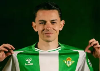 Álvaro Fidalgo titular con Betis enfrentando al Real Madrid en LaLiga