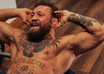 Conor McGregor durante su regreso a UFC 329 ante Max Holloway