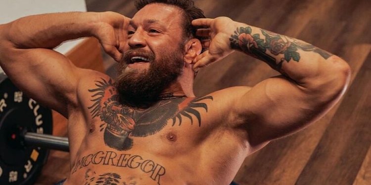 Conor McGregor durante su regreso a UFC 329 ante Max Holloway
