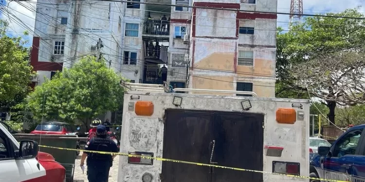 Cancún: Reparan escaleras colapsadas en edificio de Corales