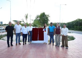Ana Paty Peralta y la gobernadora del Estado, Mara Lezama Espinosa, inauguraron la renovada entrada a Cancún sobre la carretera libre a Mérida
