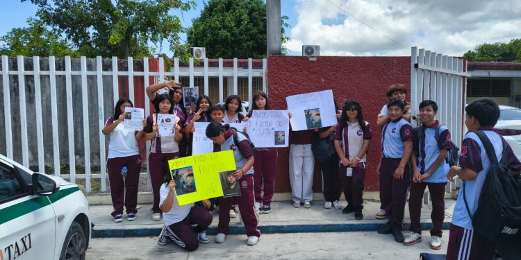 Cancún: estudiantes reúnen apoyo para familia de menor fallecido
