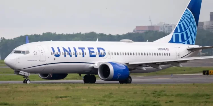 Accidente de avión en Newark Boeing 767 de United Airlines tras aterrizaje de emergencia