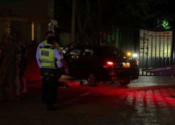 Cancún: conductor se estrella contra acceso de guarnición militar