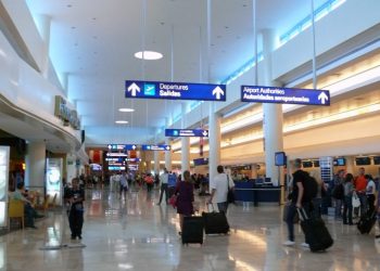 Guerra en Irán y vuelos caros golpean turismo en Quintana Roo