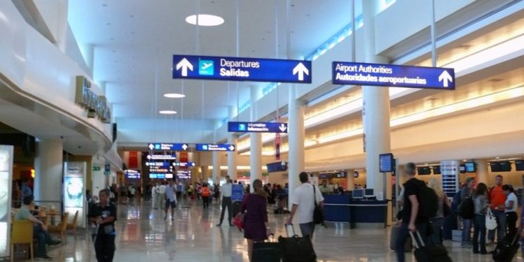 Guerra en Irán y vuelos caros golpean turismo en Quintana Roo