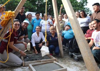 Ana Paty Peralta coloca primera piedra del gimnasio inclusivo Ejercitando la Inclusion en Cancun