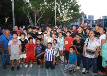 Ana Paty Peralta entrega espacio deportivo mejor iluminado en SM 260 de Cancun
