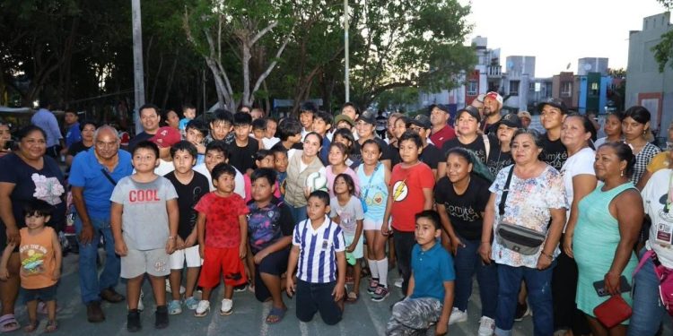 Ana Paty Peralta entrega espacio deportivo mejor iluminado en SM 260 de Cancun