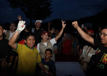 Ana Paty Peralta entrega nuevas luminarias en Vista Real II y refuerza seguridad en Cancun