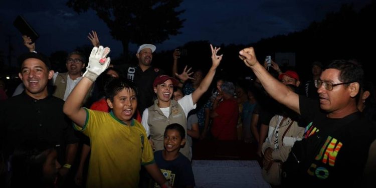 Ana Paty Peralta entrega nuevas luminarias en Vista Real II y refuerza seguridad en Cancun