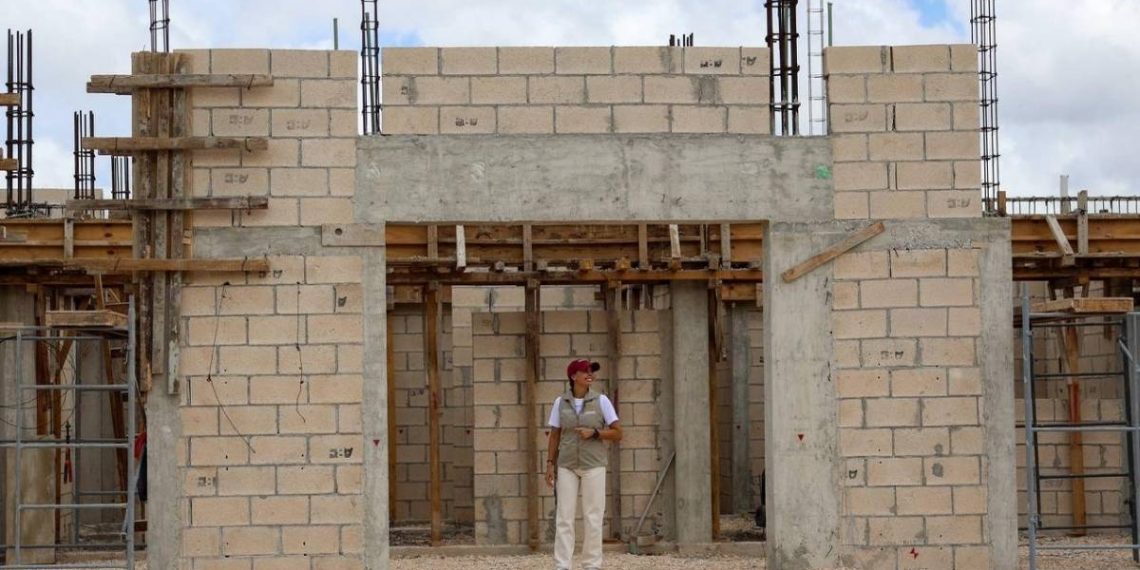 Ana Paty Peralta supervisa construccion del Hospital de Bienestar Animal en Cancun
