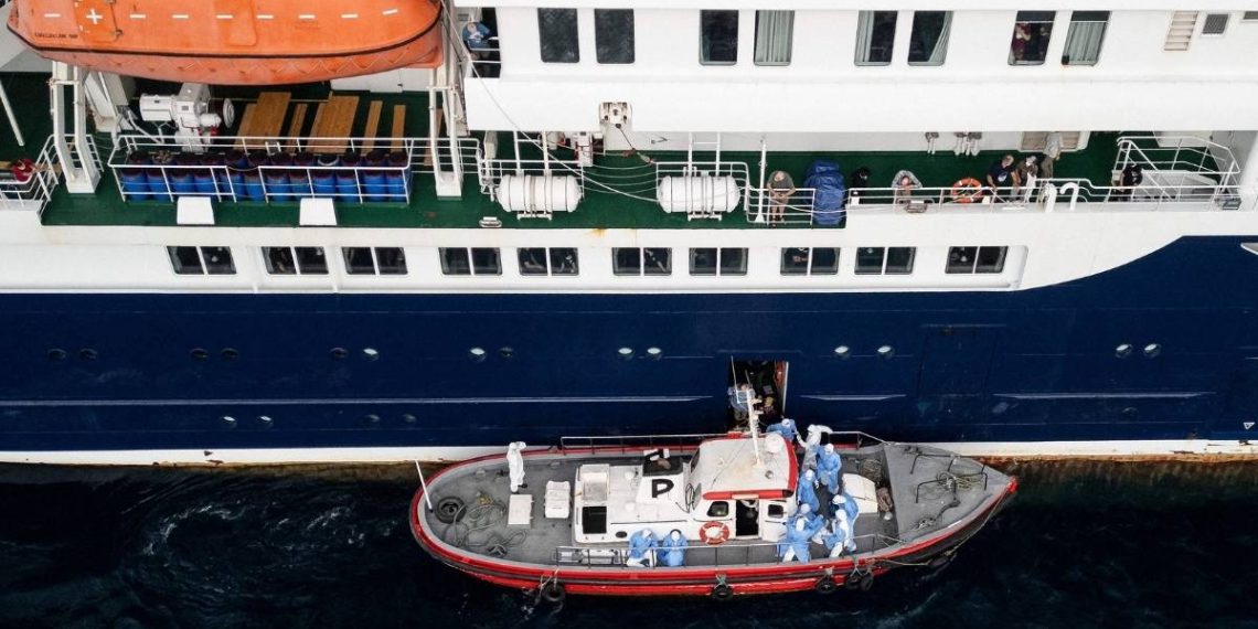 Crucero MV Hondius atracara en Tenerife tras brote de hantavirus pasajeros seran repatriados