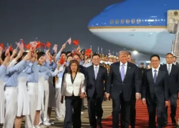 Donald Trump llegando a Pekín durante su visita oficial a China en 2026