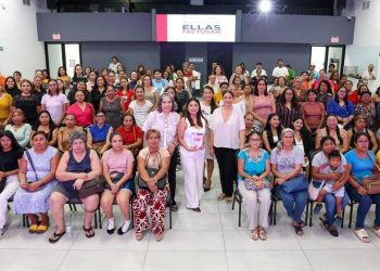 Entregan 150 tarjetas de beneficios a mujeres del programa Ellas Facturan en Cancun