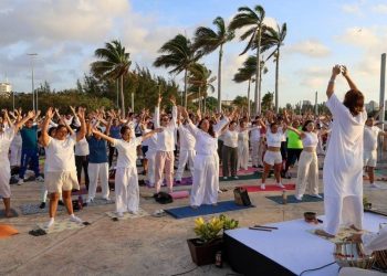 Honran a las mamas cancunenses en la cuarta edicion de MeditaFest en Malecon Tajamar