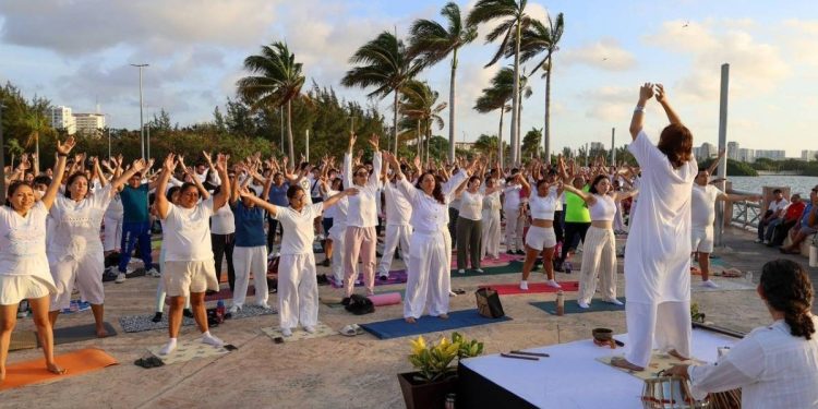 Honran a las mamas cancunenses en la cuarta edicion de MeditaFest en Malecon Tajamar