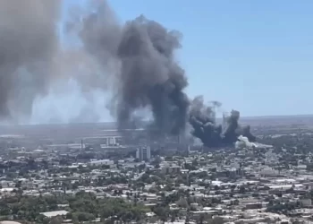 Suman seis muertos tras incendio en plaza Las Palmas en Sinaloa
