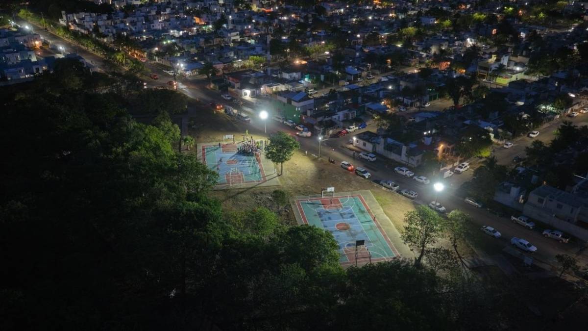 Instalan nuevas luminarias en Vista Real II