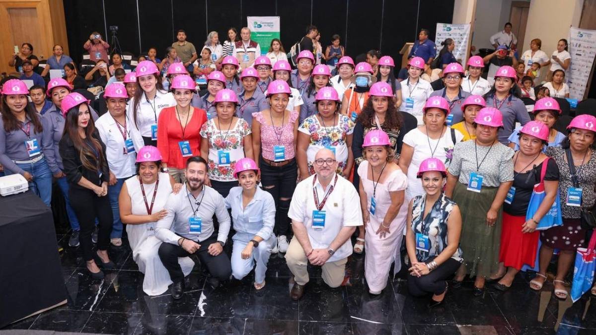 Primera entrega de Cascos Rosas en la Peninsula de Yucatan