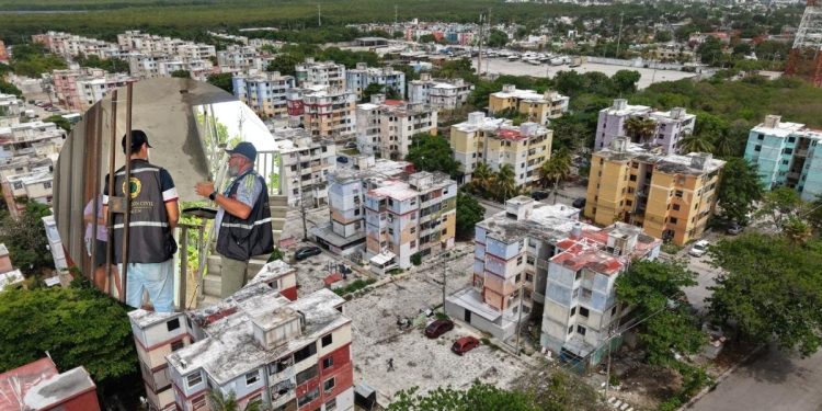 Proteccion Civil realiza operativo preventivo en 68 edificios de la Supermanzana 77 en Cancun
