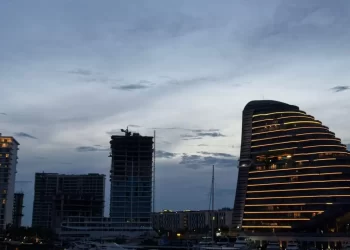 Tragedia en Puerto Cancún: menor muere tras caer de departamento