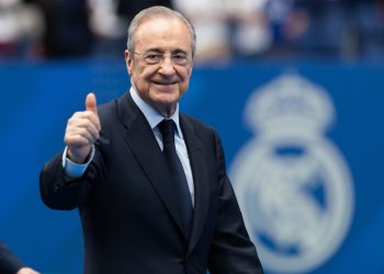 Florentino Pérez durante conferencia del Real Madrid sobre el futuro del entrenador