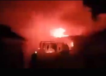 TRAGEDIA EN KENIA Incendio en internado deja 16 estudiantes muertas