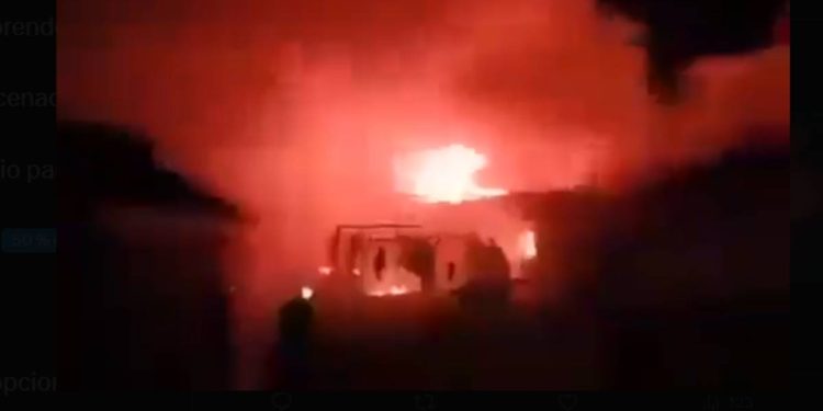 TRAGEDIA EN KENIA Incendio en internado deja 16 estudiantes muertas