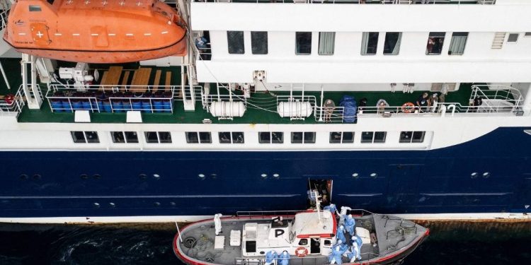Texas vigila a dos personas que viajaron en el crucero con brote de hantavirus