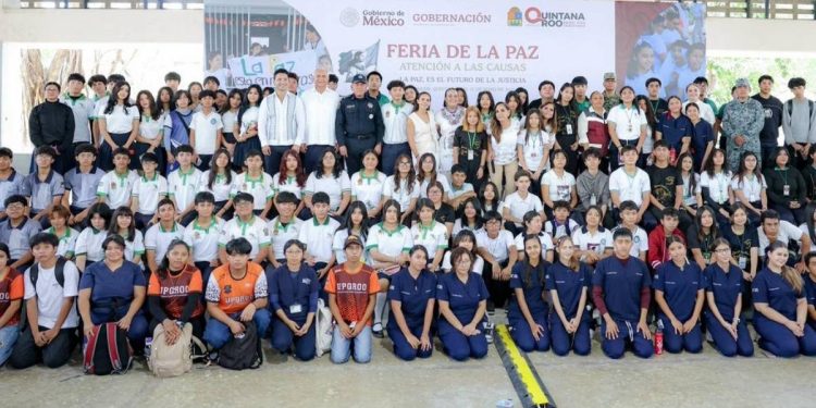 Trabajamos juntos para recuperar la paz en Cancun Ana Paty Peralta participa en la Primera Feria de la Paz