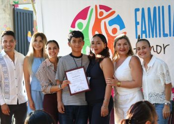 Ana Paty Peralta clausura el primer taller “Familias Fuertes, Amor y Límites”