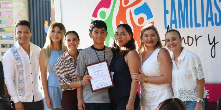 Ana Paty Peralta clausura el primer taller “Familias Fuertes, Amor y Límites”
