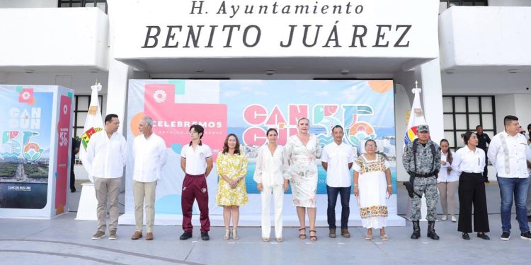 Ana Paty Peralta, celebra el 56 Aniversario de Fundación de Cancún con ceremonia cívica