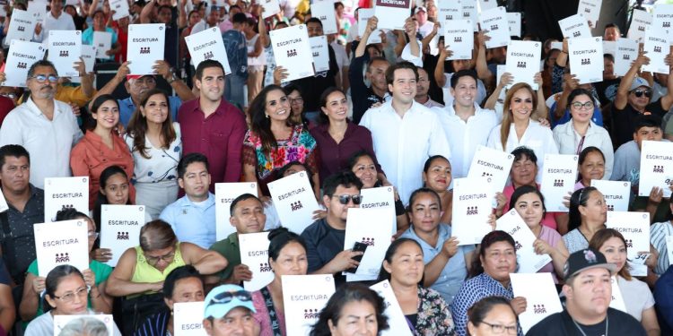 Entregan escrituras a beneficiarios del Programa de Regularización para el Bienestar Patrimonial