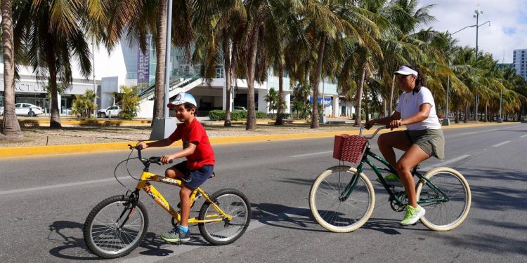 Realizan una jornada más de “Paseo Cancunense” en Malecón Tajamar