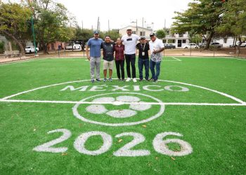 Ana Paty Peralta, supervisa los espacios deportivos ubicados en las Supermanzanas 29, 200 y 228 de Cancún
