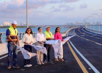 Ana Paty Peralta, y la gobernadora Mara Lezama, realizaron el banderazo para la apertura al arroyo vehicular en el Puente Vehicular Nichupté