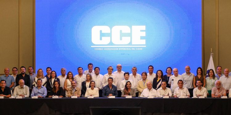 Ana Paty Peralta, asiste a la reunión mensual del Consejo Coordinador Empresarial del Caribe (CCE)