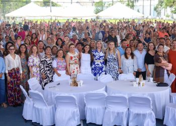 Ana Paty Peralta celebra el Día de las Madres con el SUTSABJYOD