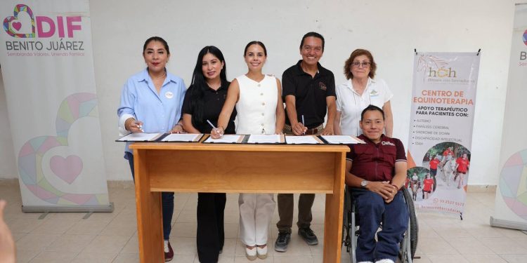 Ana Paty Peralta, firmó un convenio de colaboración entre el Sistema DIF Benito Juárez y la asociación civil HCH Centro Ecuestre, conocida comercialmente como “Héroes con Herraduras”