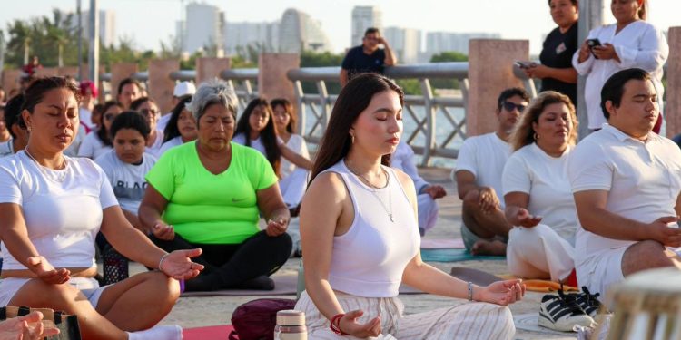 Realizan la cuarta edición del programa “MeditaFest. Un acto de amor por Cancún”, en Malecón Tajamar