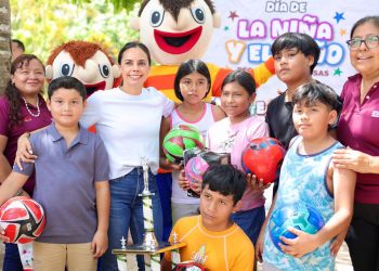 Ana Paty Peralta celebra el Día de la Niña y el Niño en la colonia “Las Pencas” en Cancún