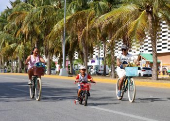 Realizan una edición más de “Paseo Cancunense” en Malecón Tajamar de Cancún