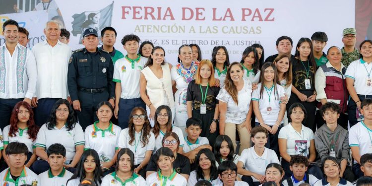 Realizan la Primera Feria de la Paz en el parque del Mercado Lak´in en la Supermanzana 259